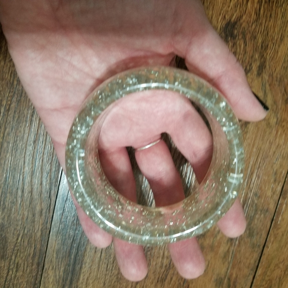 Vintage Clear Lucite Silver-Flecked Chunky Bangle - Picture 3 of 4